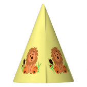 Leuke leeuw in het gras met lieveheersbeestje, kin feesthoedjes (Achterkant)