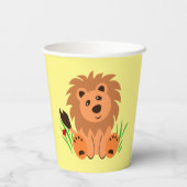 Leuke leeuw in het gras met lieveheersbeestje, kin papieren bekers (Achterkant)