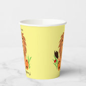 Leuke leeuw in het gras met lieveheersbeestje, kin papieren bekers (Links)