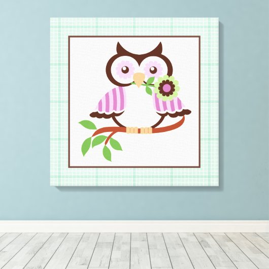 Leuke lente uil op een tak gewikkeld canvas print (Insitu (Houten vloer))