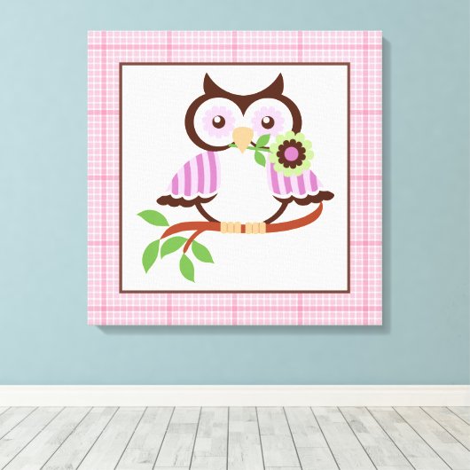 Leuke lente uil op een tak gewikkeld canvas print (Insitu (Houten vloer))