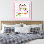 Leuke lente uil op een tak gewikkeld canvas print (Insitu (Slaapkamer))