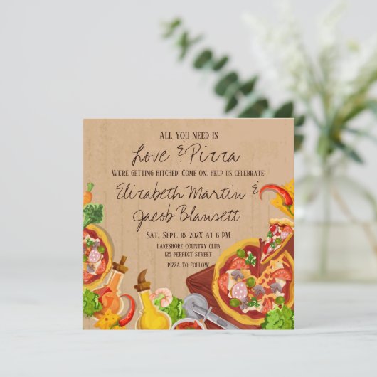 Leuke liefde en pizza bruiloft uitnodiging (Staand voorkant)