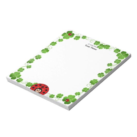 Leuke lieveheersbeestje en klaverbladeren eenvoudi notitieblok (Linkerzijde)