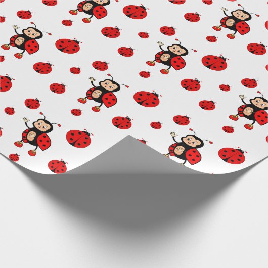 Leuke lieveheersbeestjes op wit cadeaupapier (Hoek)