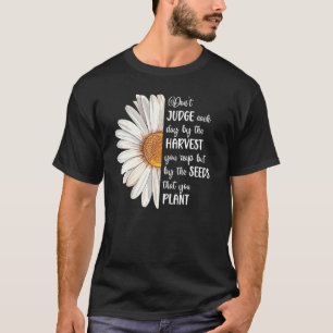 Leuke madeliefjes beoordelen niet op oogst maar op t-shirt
