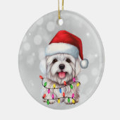 Leuke Maltese hond verpakt in kerstverlichting Keramisch Ornament (Links)