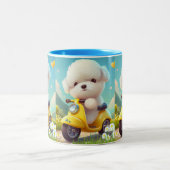 Leuke Maltese puppy hond gele scooter gepersonalis Tweekleurige Koffiemok (Center)