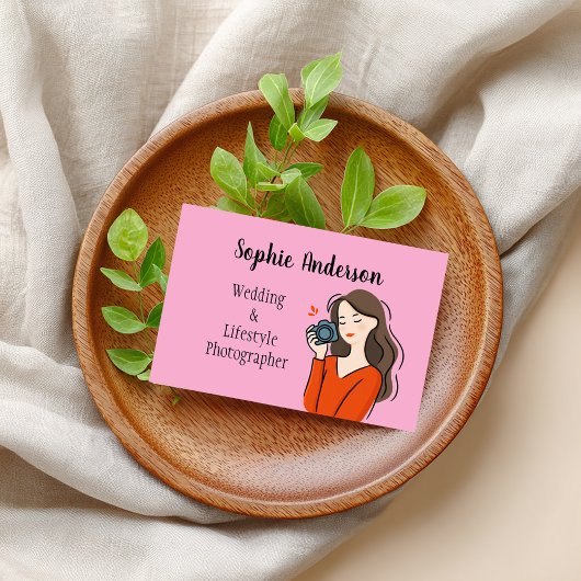 Leuke meisje fotograaf getekend met verf bedrijf visitekaartje