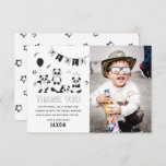 Leuke Moderne Panda Kids Verjaardag Bedankkaart<br><div class="desc">Bedankt vrienden en familie om mee te komen en deel te nemen aan het Panda-Monium met deze leuke trendy Panda Thank You verjaardagskaarten. Design beschikt over een foto van het verjaardagskind voor die extra personalisatie. Overeenkomende objecten beschikbaar.</div>