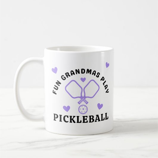 Leuke oma's spelen pickleball met naam koffiemok (Links)