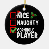Leuke Ondeugende Cornhole Speler Kerstlijst Keramisch Ornament (Voorkant)