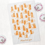 Leuke Oranje Ginger Cat gepersonaliseerd Theedoek<br><div class="desc">Leuke kleine waterverf gember oranje poezen. Verander de naam om te personaliseren.</div>