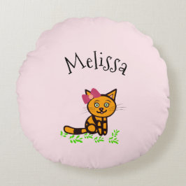 Leuke oranje kat rond kussen