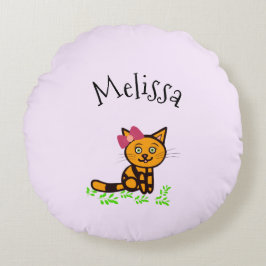 Leuke oranje kat rond kussen