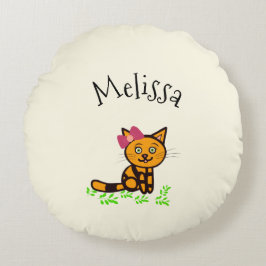 Leuke oranje kat rond kussen