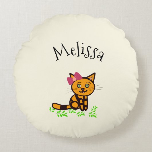 Leuke oranje kat rond kussen (Voorkant)