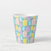 Leuke Pastel Gestreepte Strandhutten op Ocean Blue Latte Mok (Voorkant)