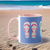 Leuke pastel gestreepte Teenslippers op blauw Mok