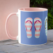 Leuke pastel gestreepte Teenslippers op blauw Mok