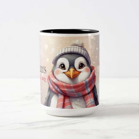 Leuke pinguïn gepersonaliseerde Kerstmis Tweekleurige Koffiemok (Center)