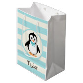 Leuke Pinguïn met Turquoise Bowtie Medium Cadeauzakje (Voorkant Gekanteld)