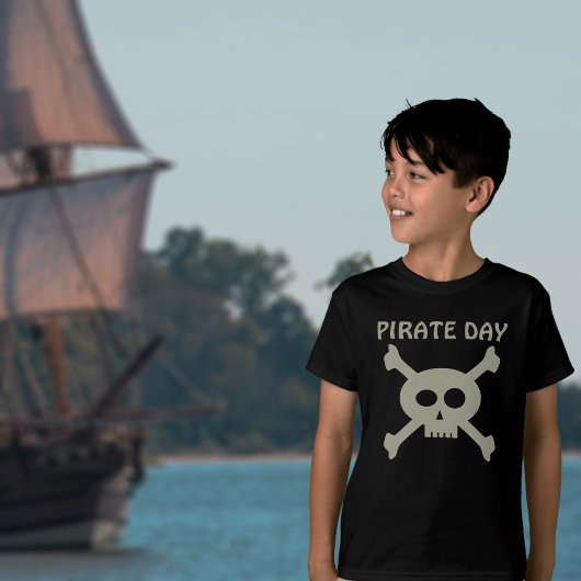 Leuke Pirate Day schedel Crossbones Gepersonalisee T-shirt