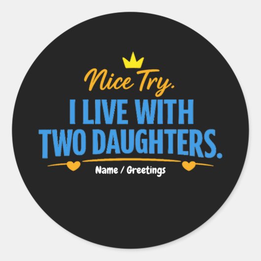 Leuke poging, ik woon samen met twee dochters, gra ronde sticker (Voorkant)