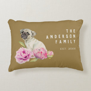 Leuke Pug en Pioenrozen   Uw familienaam toevoegen Accent Kussen