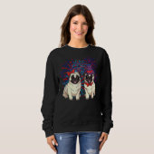 Leuke Pugs Rood Wit Blauw Met Patriottisch Vuurwer Trui (Voorkant volledig)