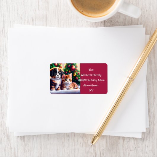 Leuke puppy en kat onder kerstboom etiket (Insitu)