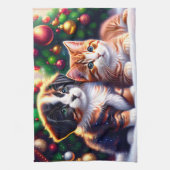 Leuke puppy en kat onder kerstboom theedoek (Verticaal)