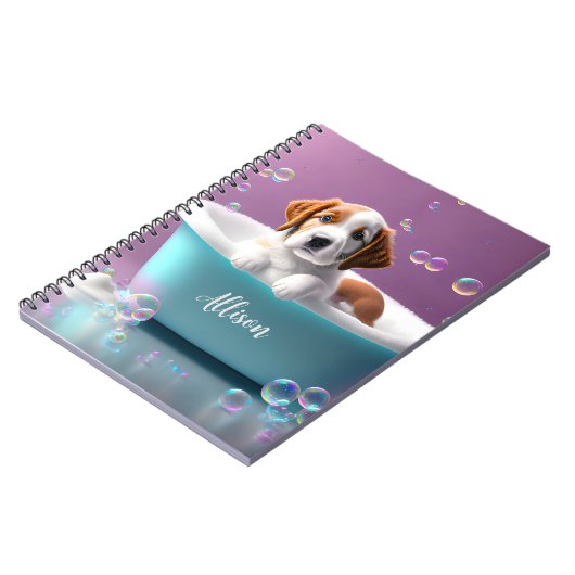 Leuke puppy in een badkuip met zeepbellen notitieboek (Linkerzijde)