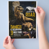 Leuke realistische dinosaurus verjaardags wilde ui flyer (Hand)