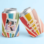 Leuke Retro Aangepaste 40e Verjaardag Vintage Foto Blikjeskoeler<br><div class="desc">Deze op maat gemaakte moderne retro pret vintage regenboog zonnestraal foto 40e verjaardagsfeestje kan koeler is een fantastisch accessoire voor iedereen die zijn mijlpaal verjaardag in stijl wil vieren. Met een retro-geïnspireerd zonnestraal ontwerp in een regenboog van kleuren, is deze kan koeler zeker een succes op elk feest. Het bevat...</div>