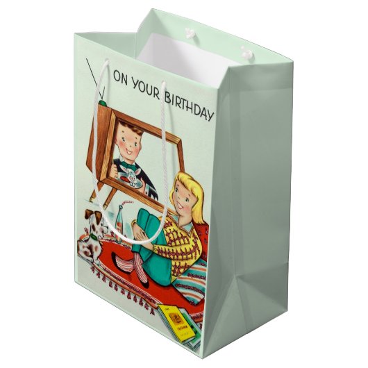 Leuke retro verjaardag medium cadeauzakje (Achterkant Gekanteld)