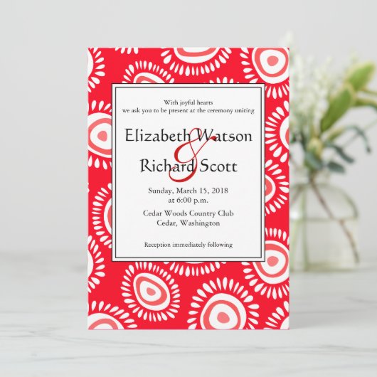 Leuke rode funky bloemen huwelijksuitnodiging kaart (Staand voorkant)