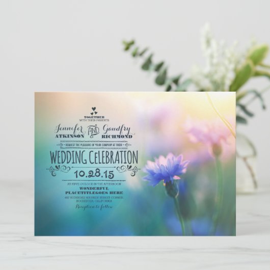 Leuke romantische wilde bloemen bruiloft uitnodigi kaart (Staand voorkant)