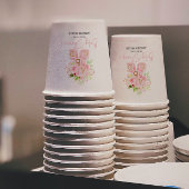 Leuke roze bloem-versierde alfabet blokken papieren bekers