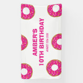 Leuke roze donut Verjaardagsfeestthema welkomstban Spandoek (Verticaal)