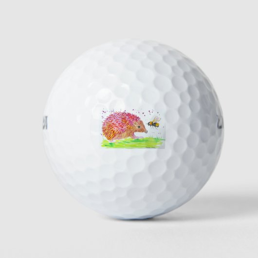 Leuke roze egel en een hommel bij golfballen (Voorkant)