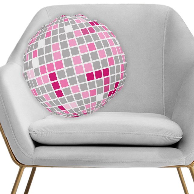 Leuke roze en rode discobal rond kussen (Disco ball pillow in pink and red adds a fun party atmosphere to any room.)