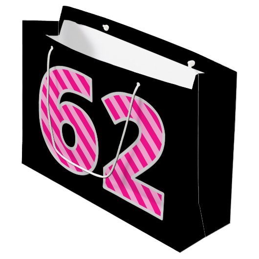 Leuke roze gestreepte "62"; Happy 62nd Birthday; N Groot Cadeauzakje (Voorkant Gekanteld)