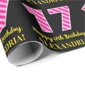 Leuke roze strepen "17"; Gelukkige 17e verjaardag; Cadeaupapier (Rol Hoek)