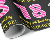 Leuke roze strepen "18"; Gelukkige 18e verjaardag; Cadeaupapier (Rol Hoek)