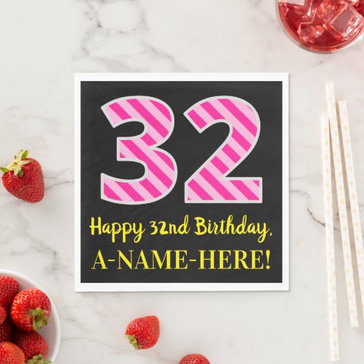 Leuke roze strepen "32"; Gelukkige 32e verjaardag; Servet (Insitu)