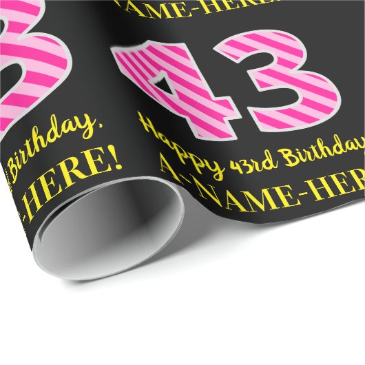 Leuke roze strepen "43"; Gelukkige 43e verjaardag; Cadeaupapier (Rol Hoek)