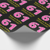 Leuke roze strepen "61"; Gelukkige 61e verjaardag; Cadeaupapier (Hoek)