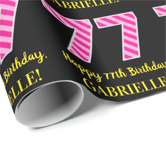 Leuke roze strepen "77"; Gelukkige 77e verjaardag; Cadeaupapier (Rol Hoek)