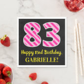 Leuke roze strepen "83"; Gelukkige 83e verjaardag; Servet (Insitu)